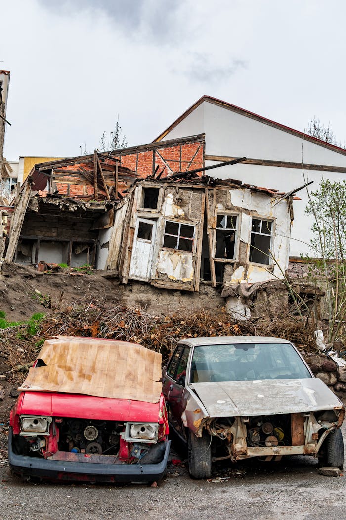 Services An abandoned house alongside decaying cars depicts urban decay in Ankara, Türkiye.